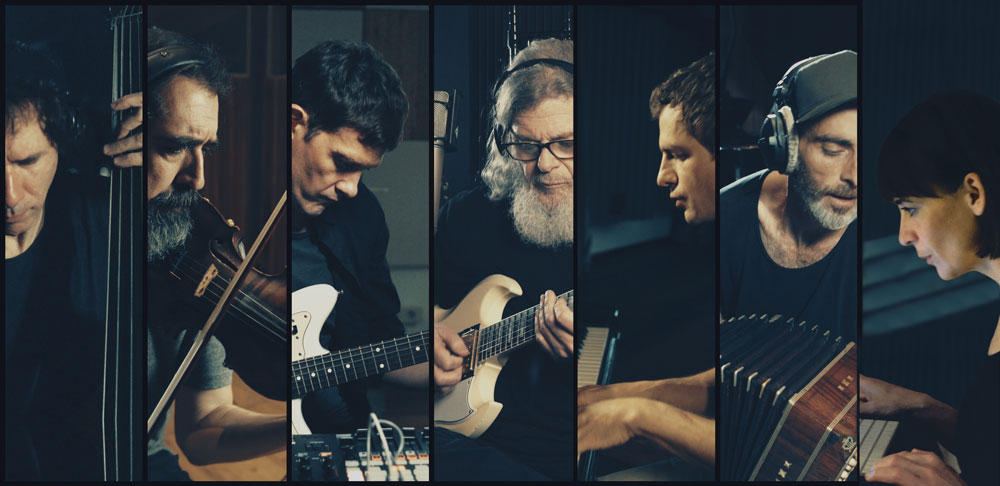 Collage de los integrantes de Bajofondo tocando un instrumento
