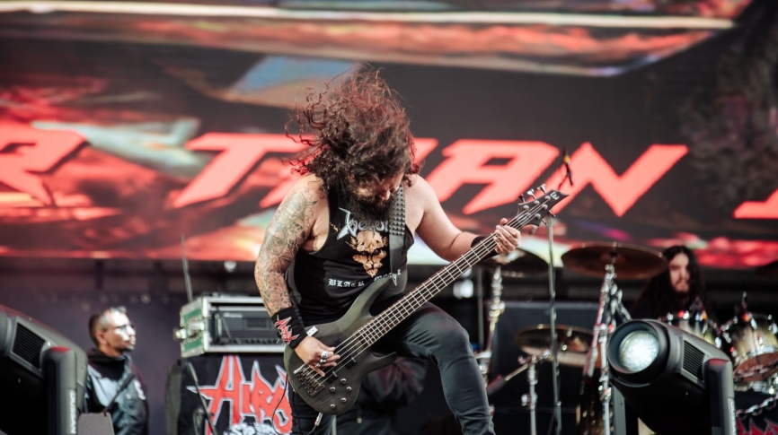 Artista en escenario Rock al Parque 